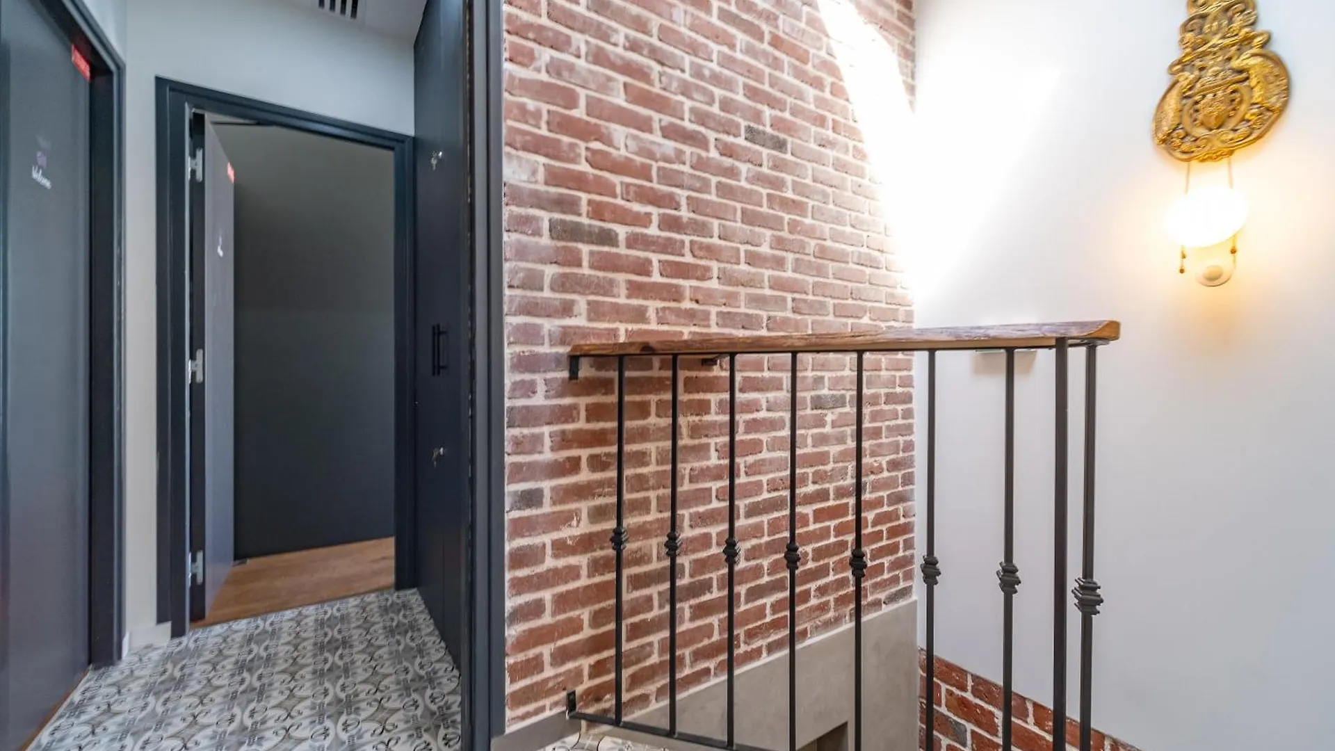 Fraternity-hotel