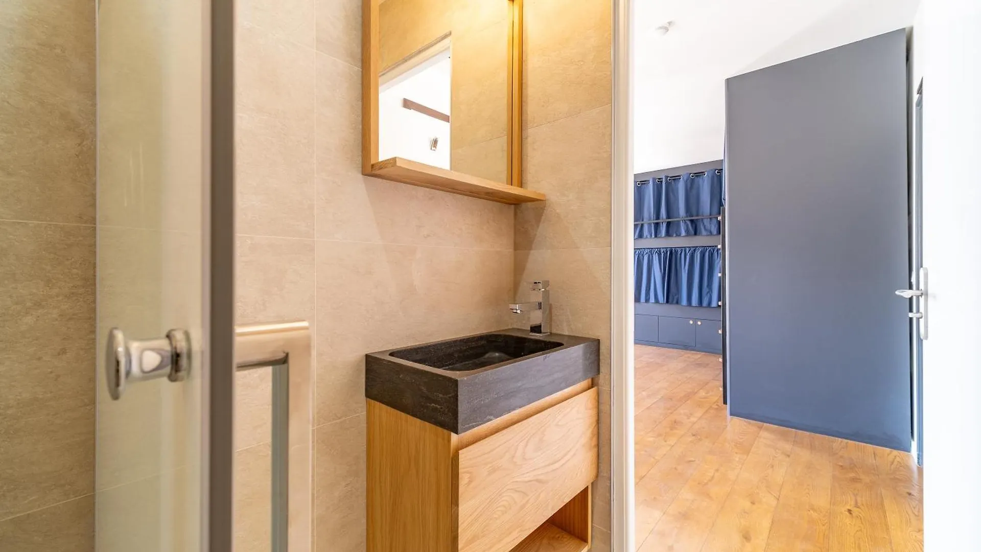 Fraternity-hotel Paris